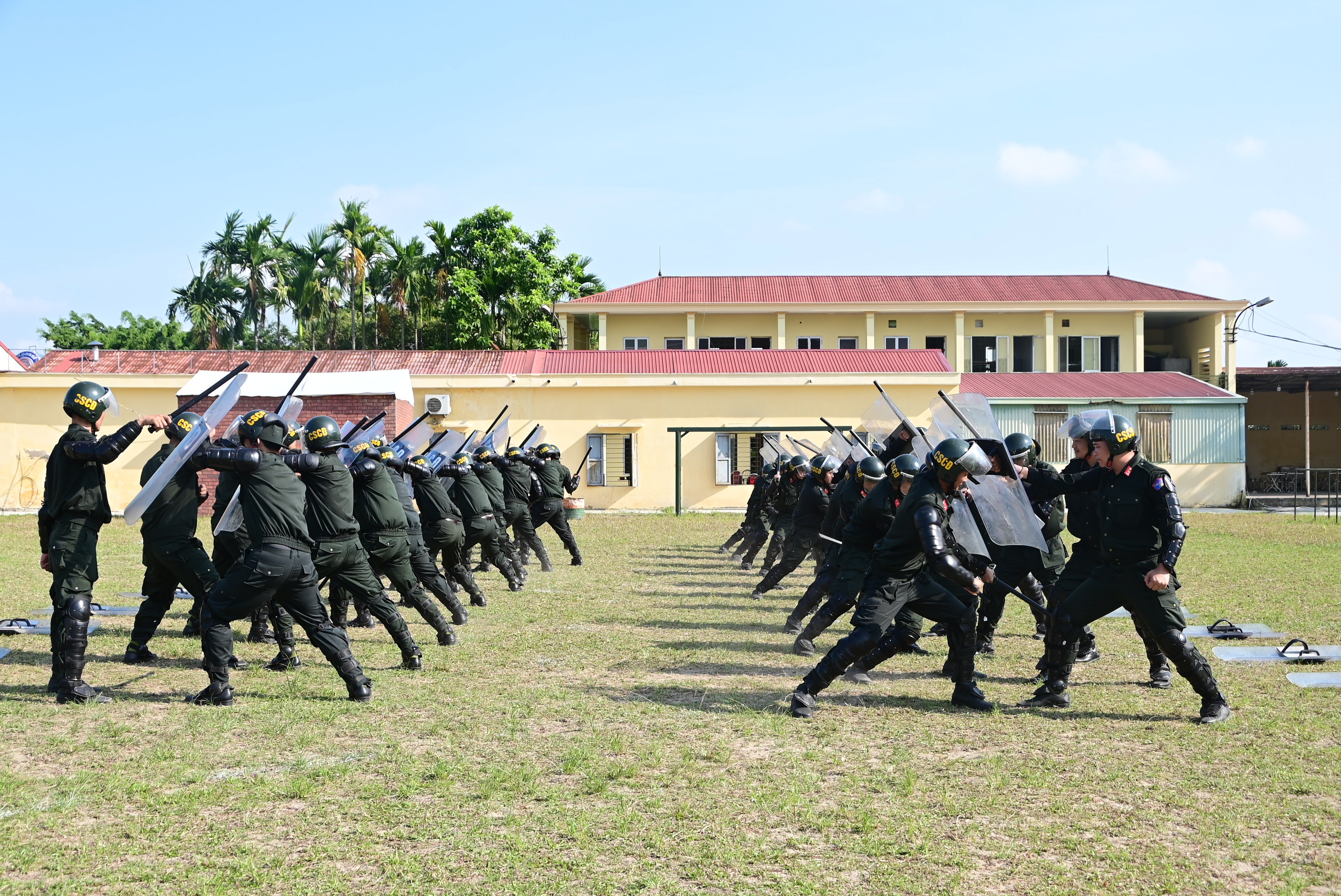 Bế giảng lớp huấn luyện Trung đoàn CSCĐ dự bị chiến đấu lớp I năm 2023